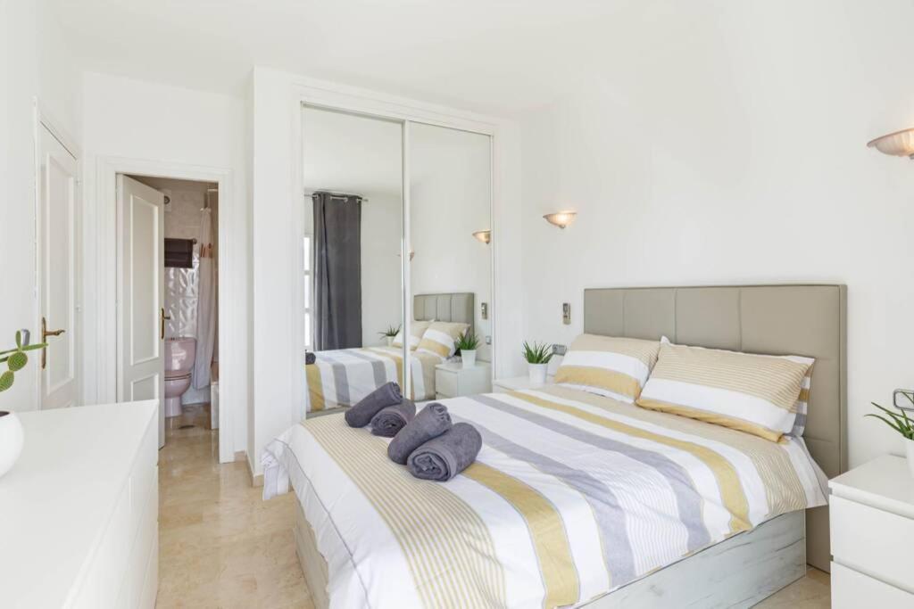 Stylish One Bed Apartment At Matchroom Country Club Фуэнхирола Экстерьер фото