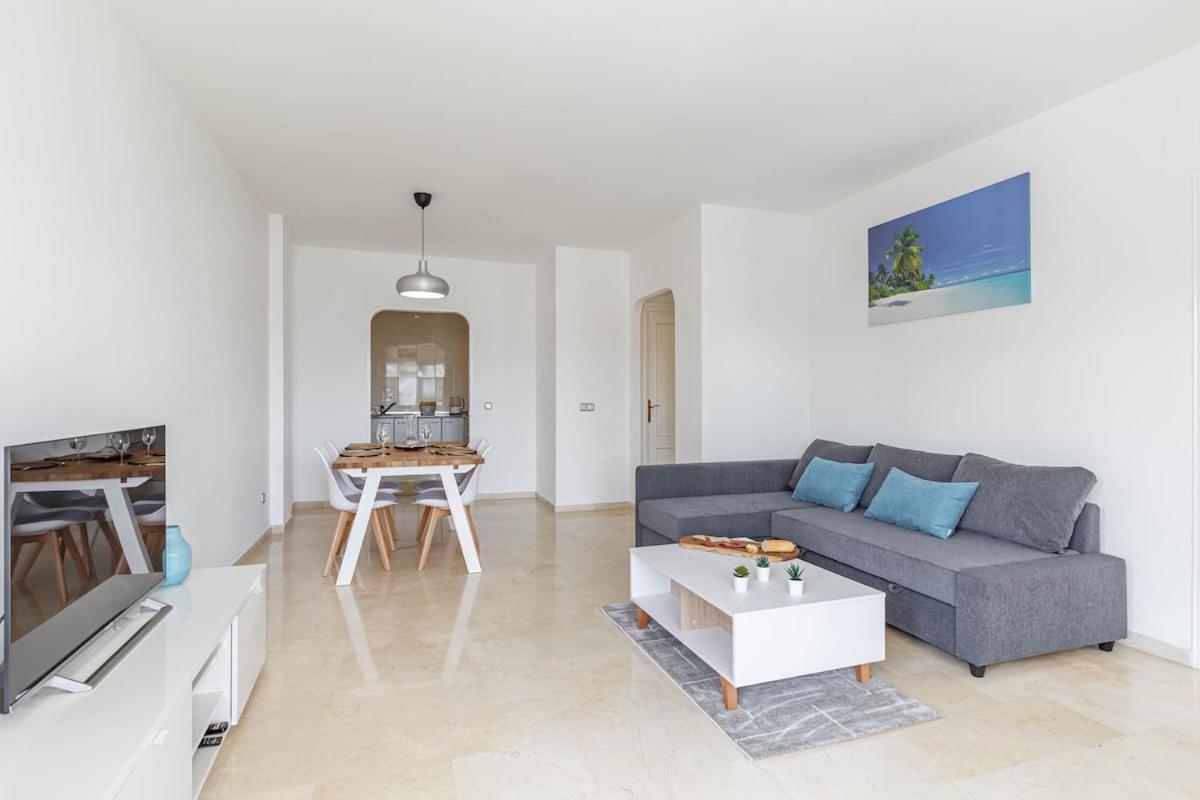 Stylish One Bed Apartment At Matchroom Country Club Фуэнхирола Экстерьер фото