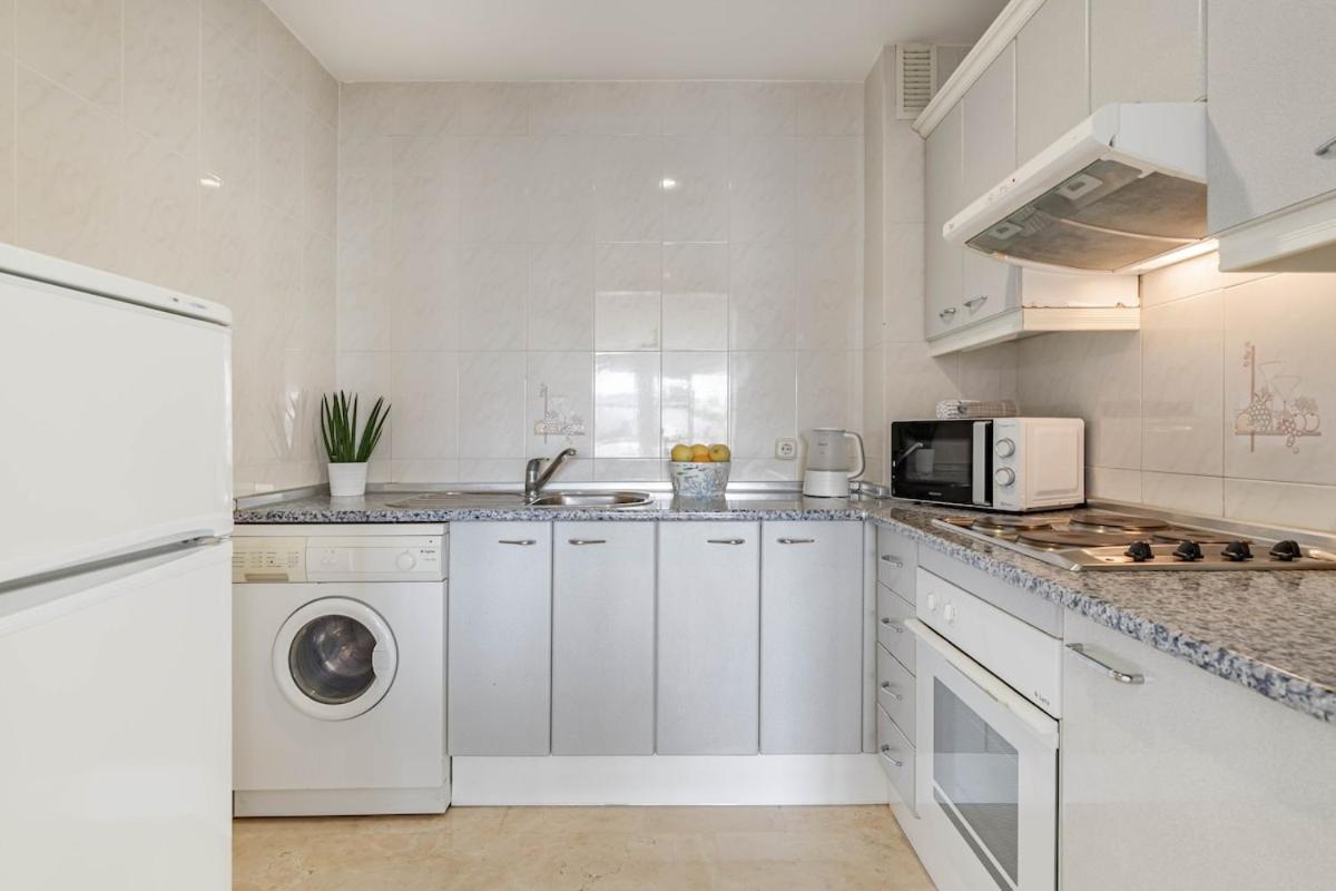 Stylish One Bed Apartment At Matchroom Country Club Фуэнхирола Экстерьер фото